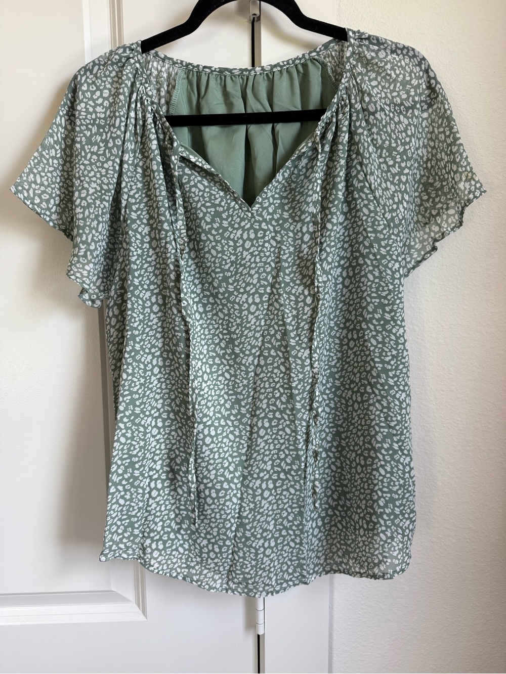 Sage Short Sleeve Leopard Print Blouse Size Medium PTP 21”